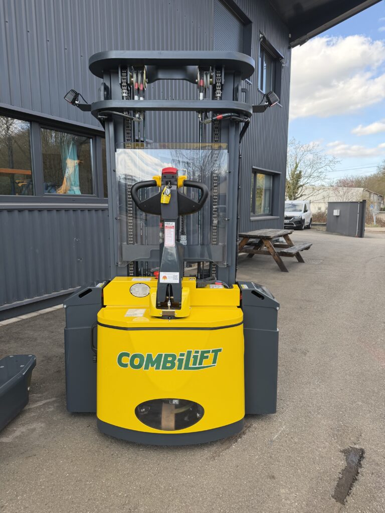 Combilift 1,5tonnes disponibles à la location