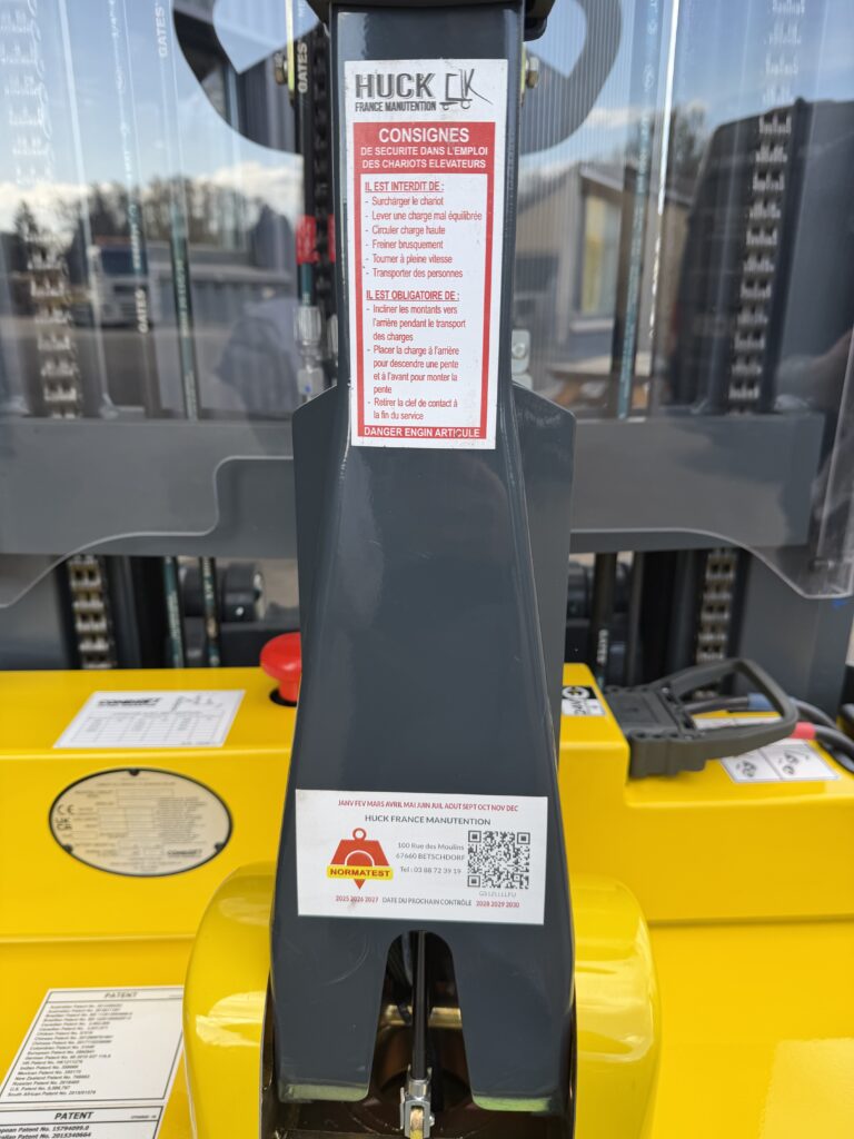 Combilift gerbeur disponible à la location